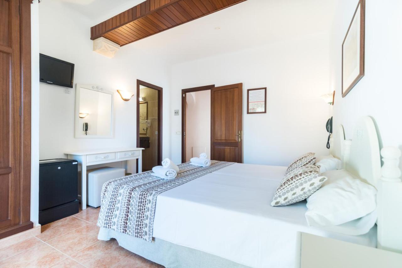 Hotel Ses Puntetes Cala d'Or  Exterior photo